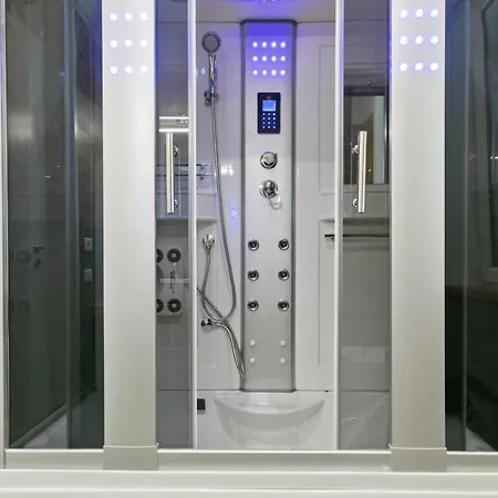 Guesthost - Nothotel Luxury 3*